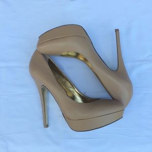 Charles David nude platform heels size 7.5